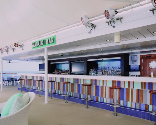 NCL Pride of America Waikiki Bar.jpeg