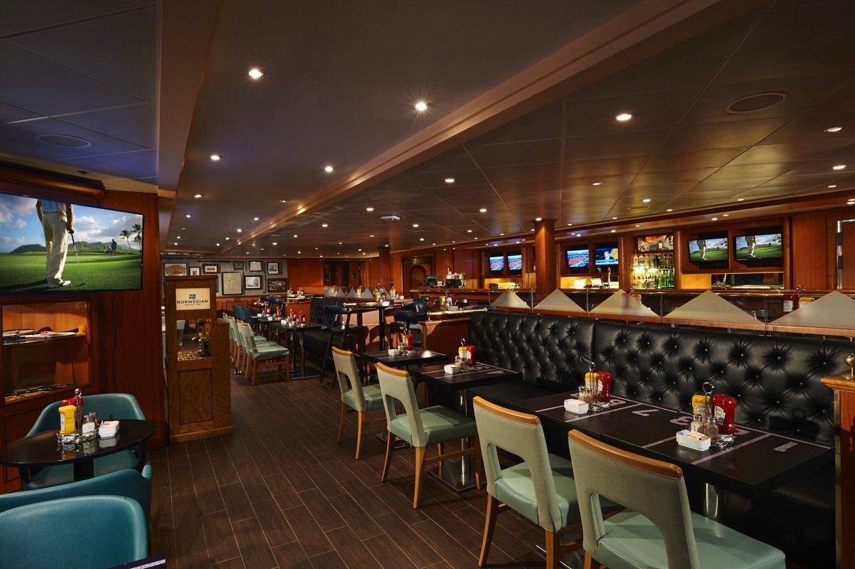 NCL Norwegian Sun Sports Bar.jpeg