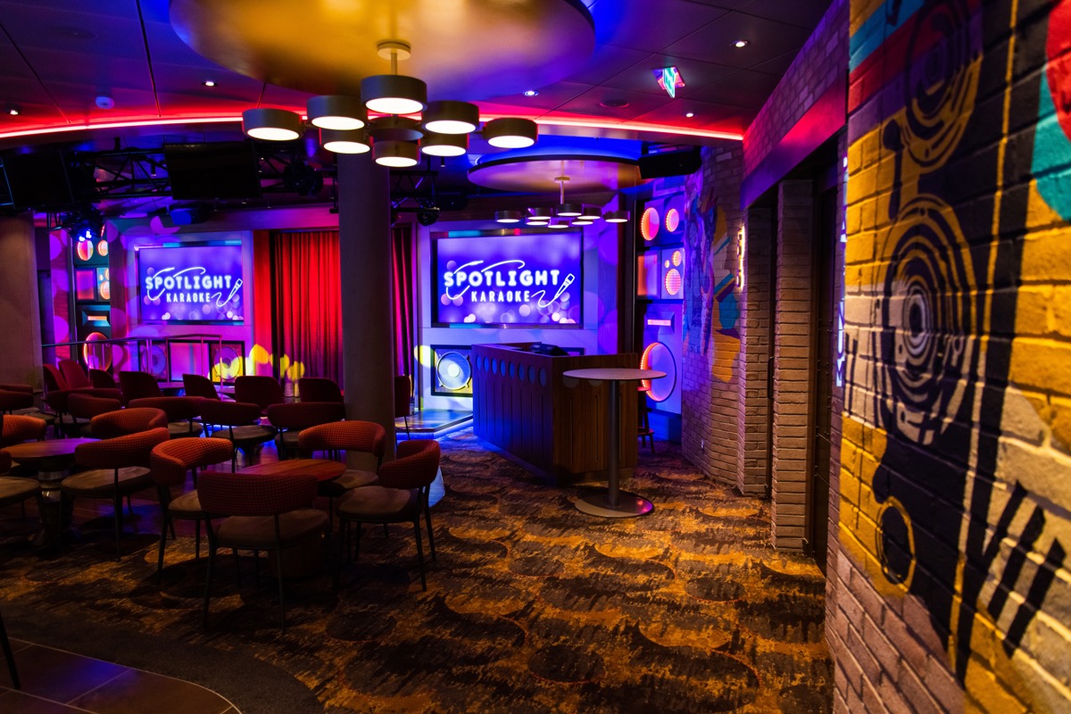 RCI Wonder of the Seas Spotlight Karoake.jpg.JPG