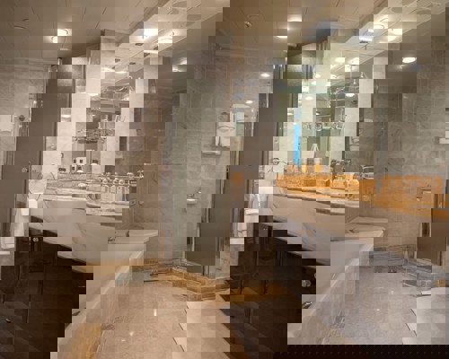 RSSC Seven Seas Mariner Grand Suite 1.jpg