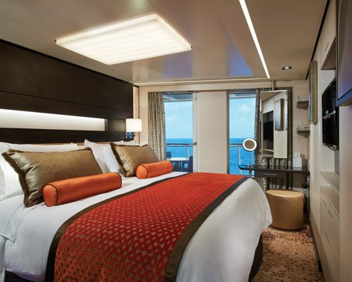 NCL Norwegian Escape The Haven Aft-Facing Penthouse with Master Bedroom & Balcony 1.jpeg