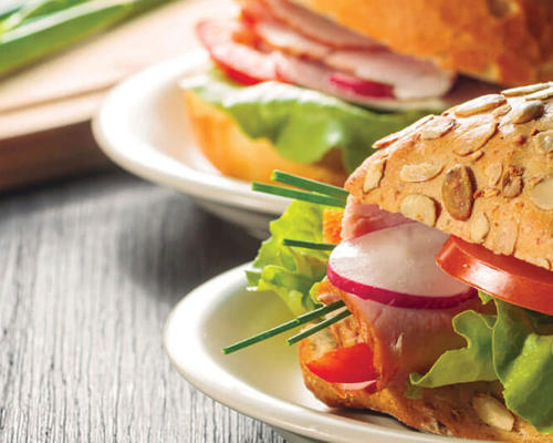 Royal Caribbean Independance of the seas Interior new cafe promenade.jpg