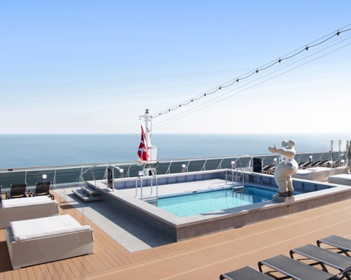 MSC Cruises MSC Belissima Horizon Pool 0.jpg