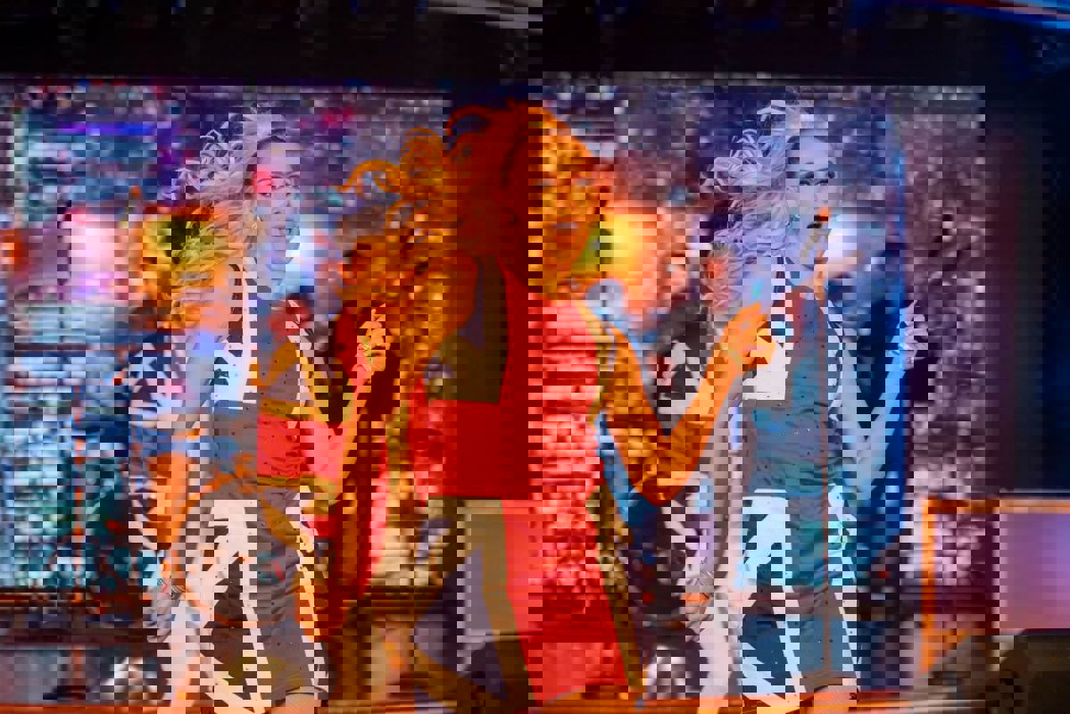 Azamara Quest - Performances 2.jpg