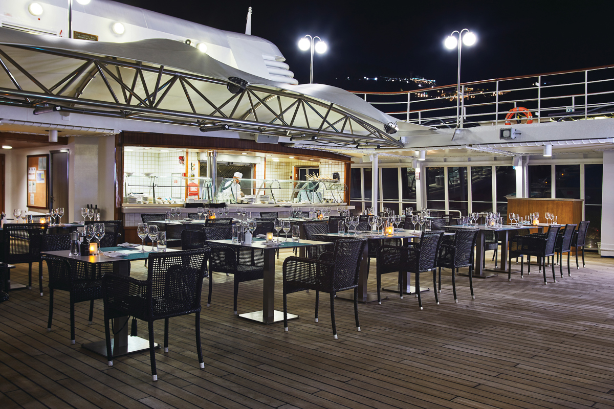Silversea - Silver Wind - The Grill.jpg
