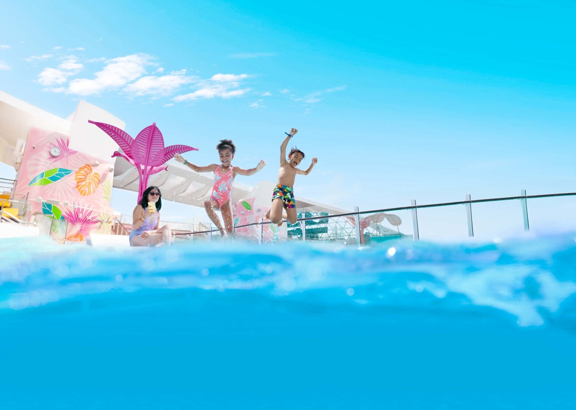 RCI Utopia Wonder Pool Deck.jpg.JPG