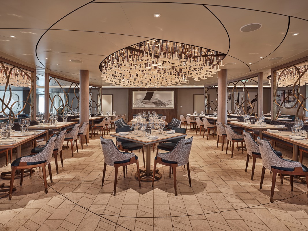 SILVERSEA Silver Endeavour The Restaurant 2.jpg