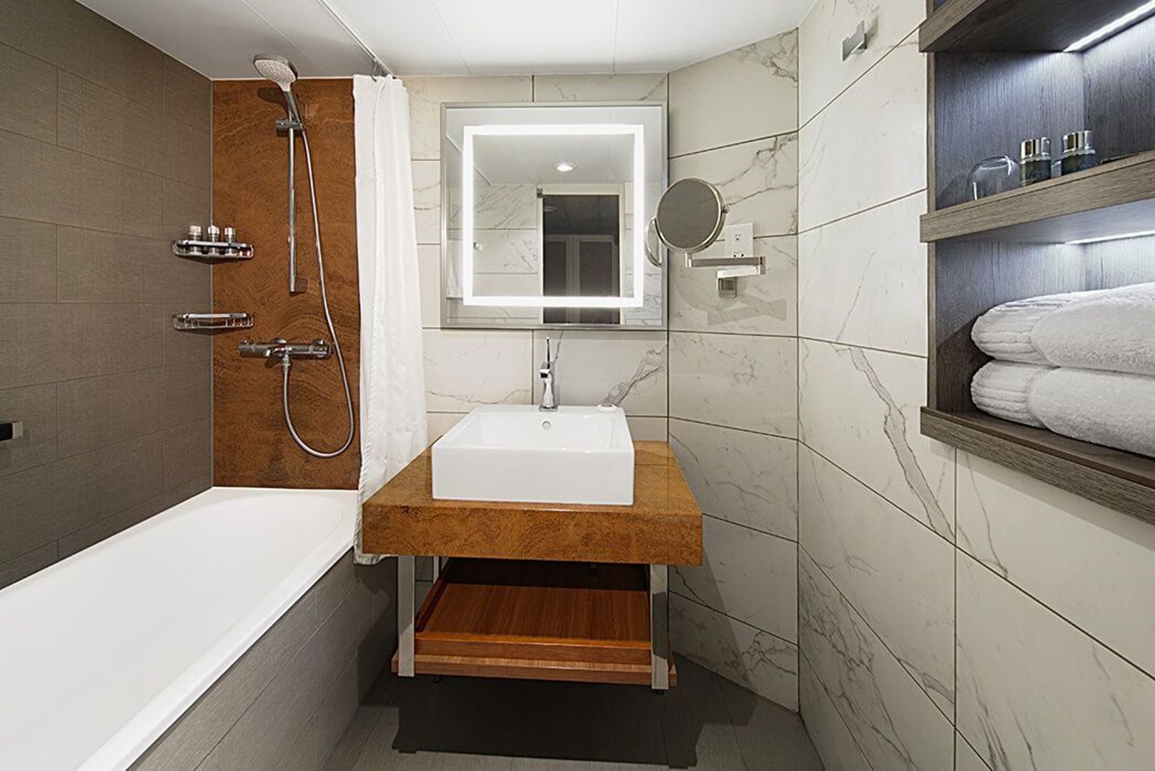 Club Continent Suite