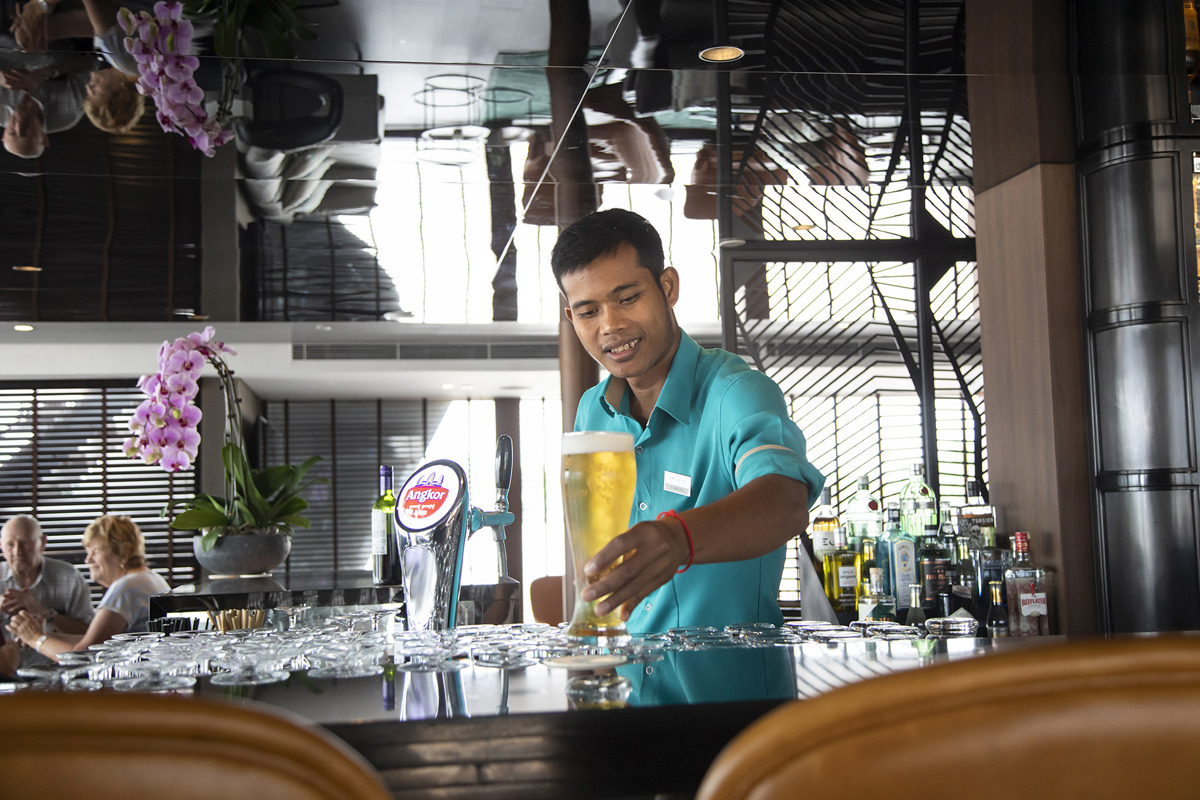 Emerald Waterways - Emerald Harmony - Horizon Bar and Lounge _19_.jpg