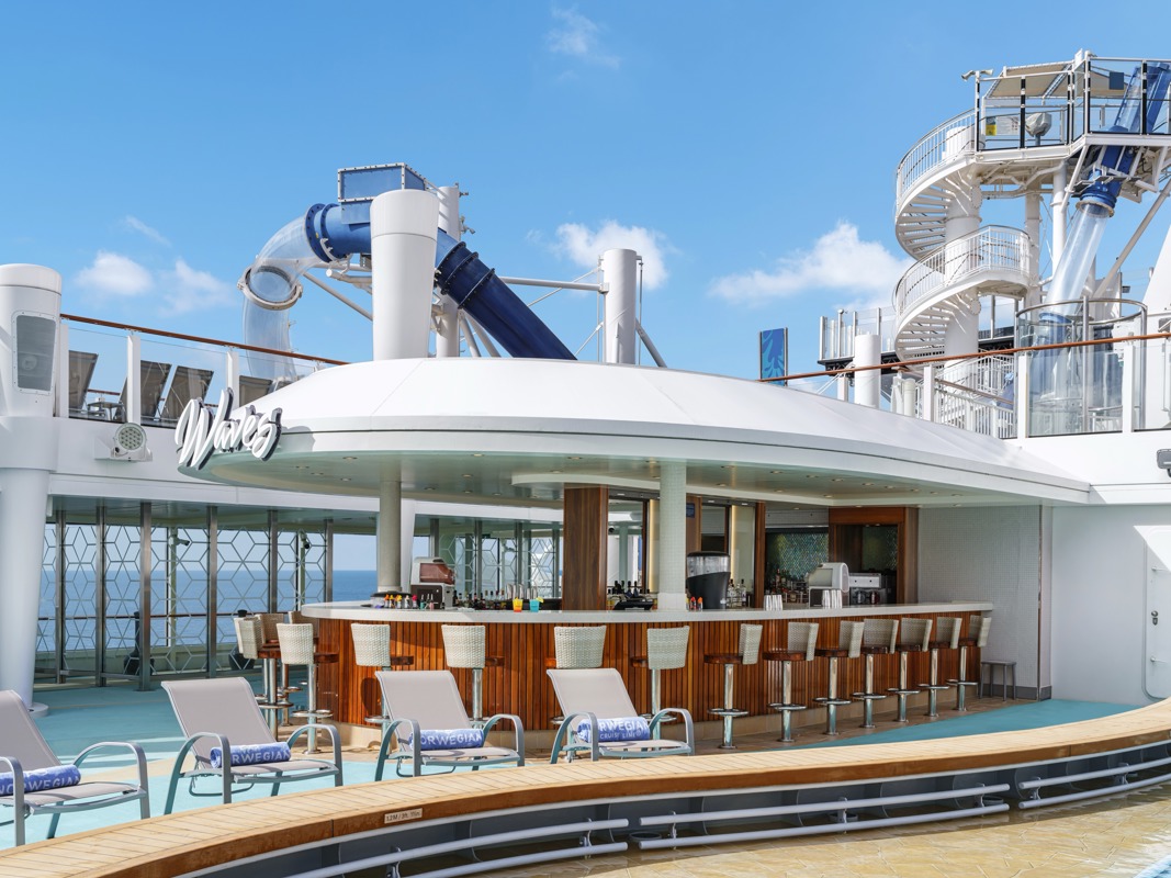 NCL Norwegian Encore Waves Pool Bar ©Norwegian Cruise Line.jpg