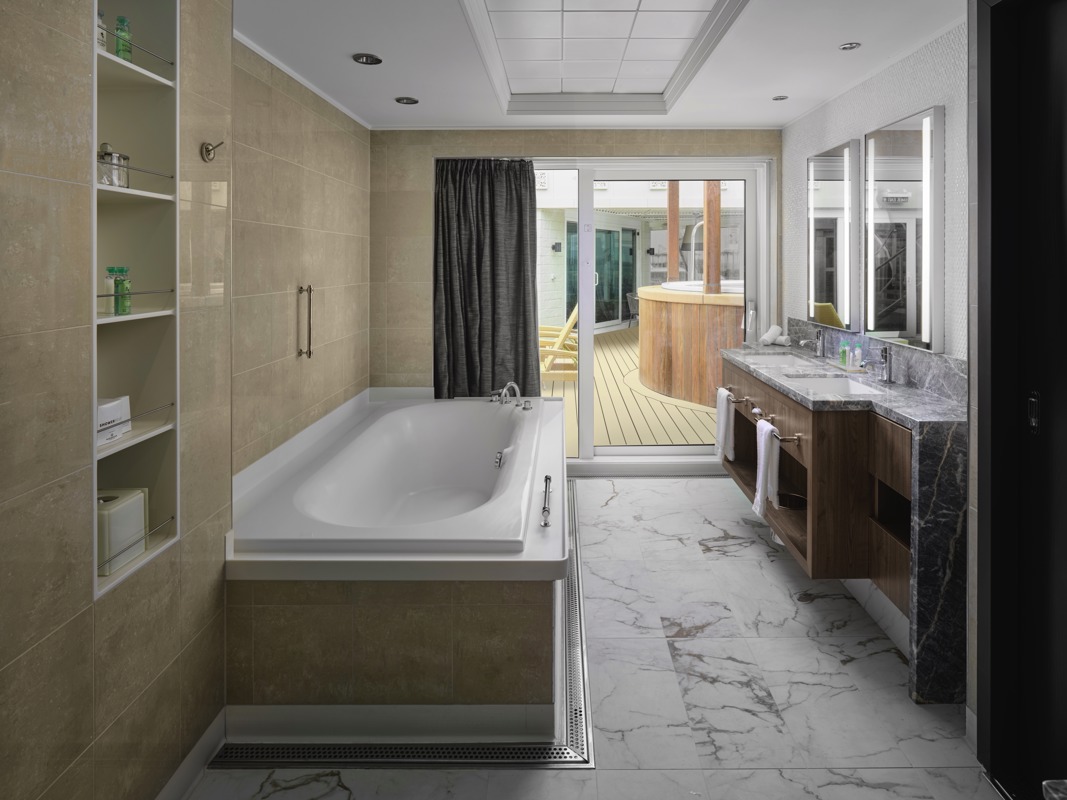 NCL Norwegian Pearl The Haven 3-Bedroom Garden Villa 1.jpeg