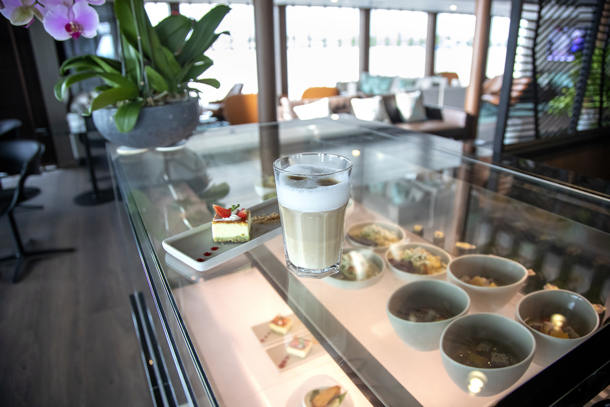 Emerald Waterways - Emerald Harmony - Horizon Bar and Lounge _10_.jpg