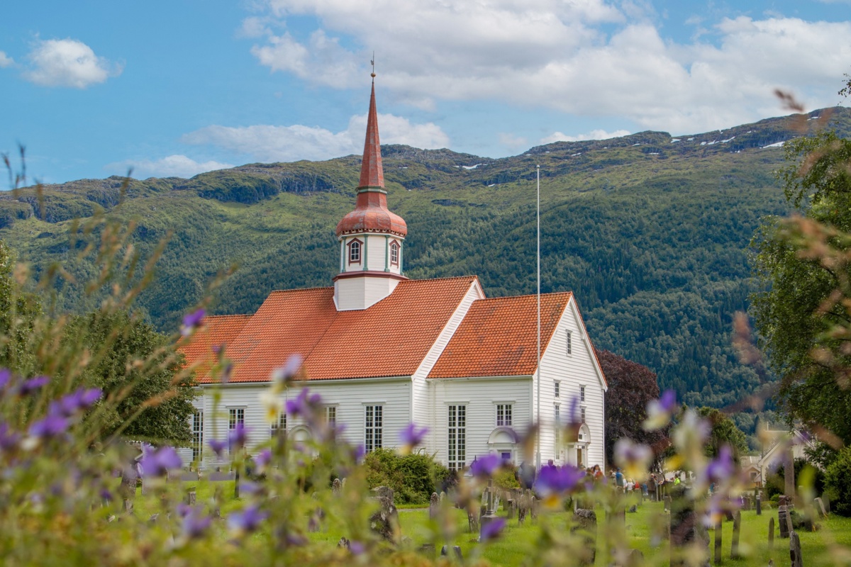 Shutterstock 2183982769 Nordfjordeid Norway