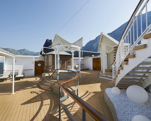 NCL Norwegian Star 3-Bedroom Garden Villa 2.jpeg