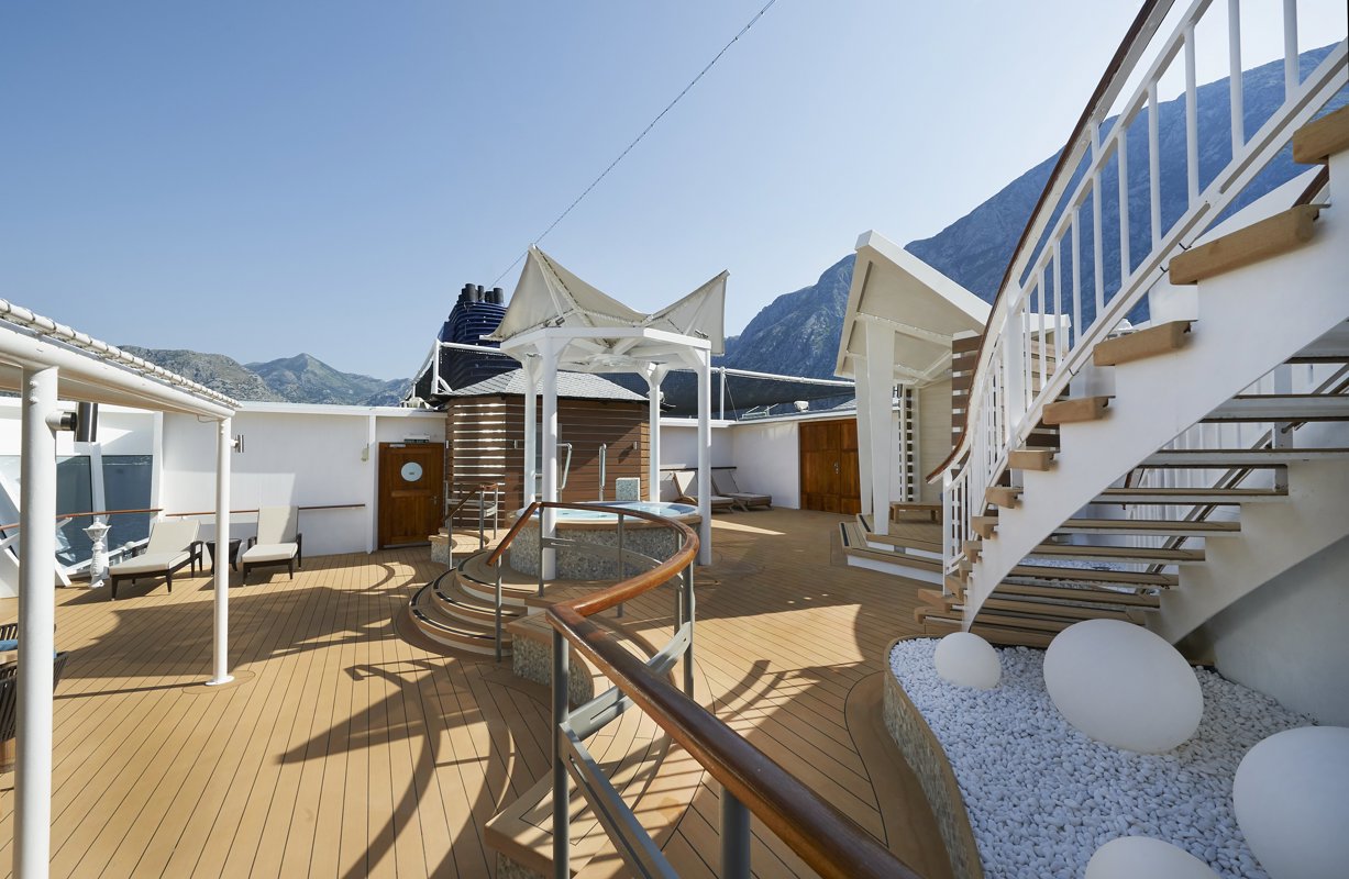 NCL Norwegian Star 3-Bedroom Garden Villa 2.jpeg