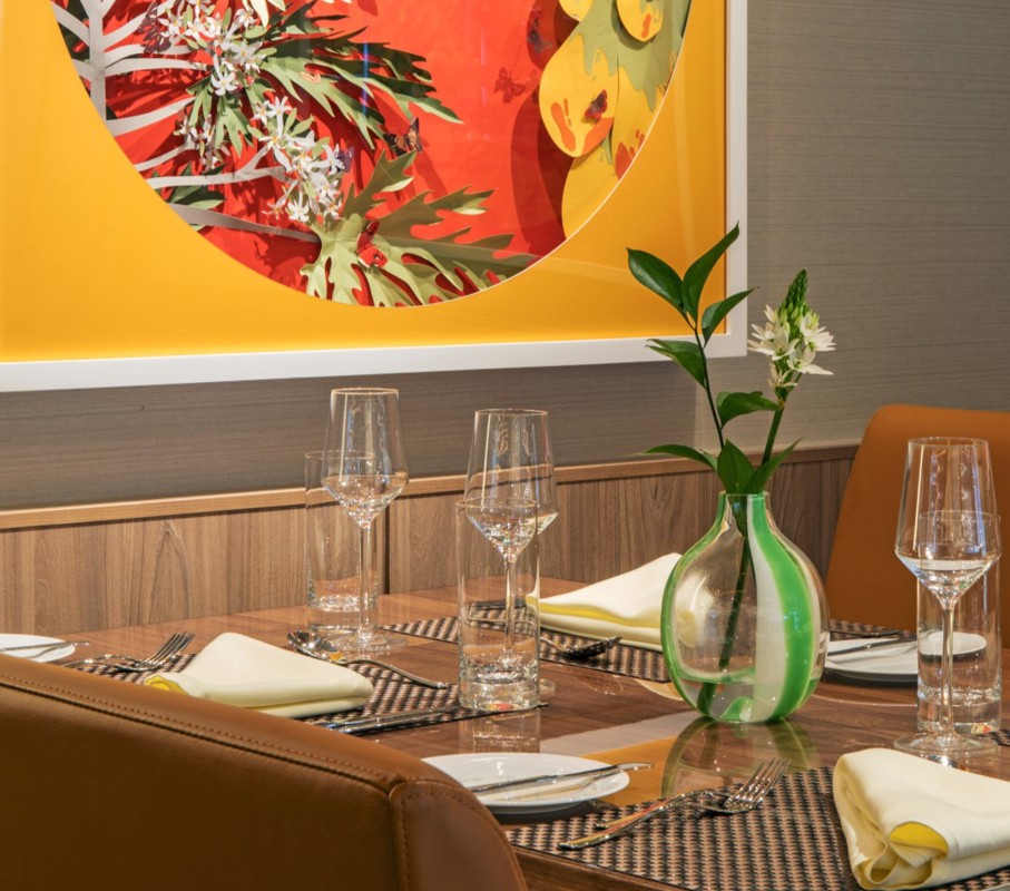 Seabourn Odysee Class - The Colonnade 3.jpg