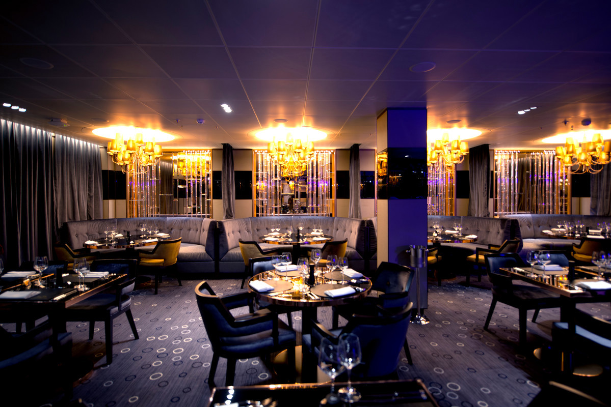 P&O Cruises Britannia Limelight Club 5.jpg