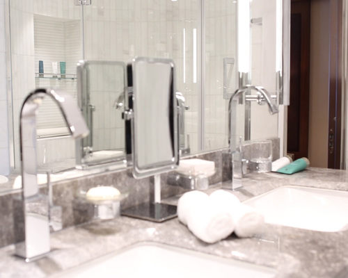 Seabourn Ovation Accommodation Owner's Suite 2.jpg