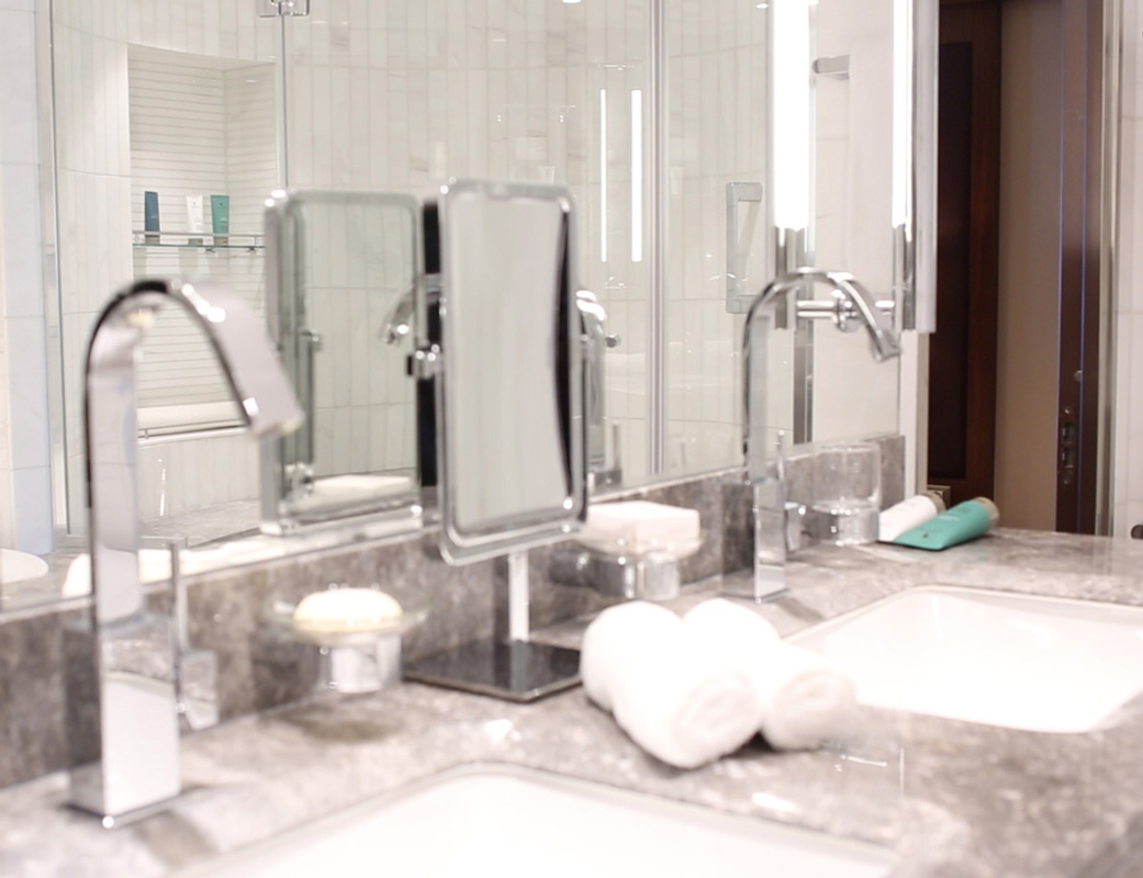 Seabourn Ovation Accommodation Owner's Suite 2.jpg