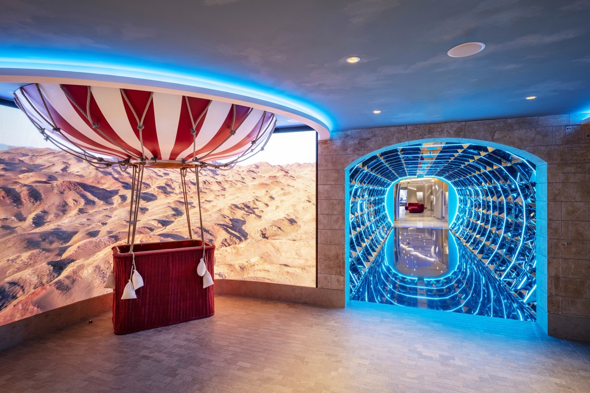 MSC Cruises MSC Seashore Boulevard Du Cabaret 1.jpg