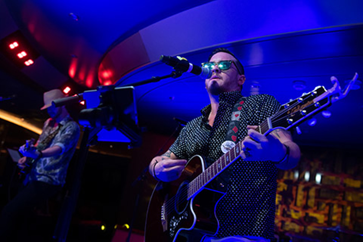 Holland America Nieuw Statendam Rolling Stone Bar 2.jpg