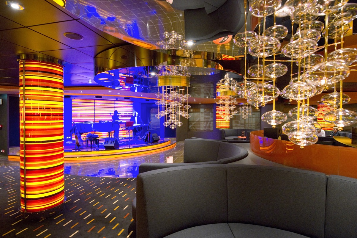 MSC Fantasia Class jazz bar.jpg