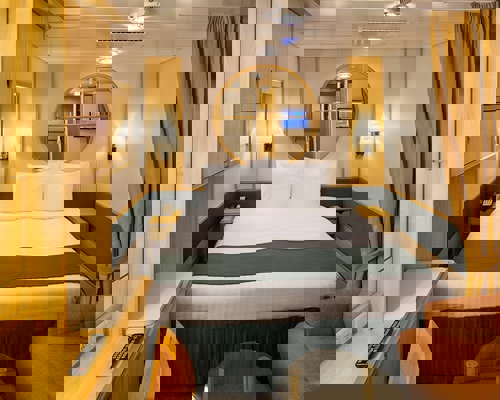 RCI Enchantment of the Seas Connecting Interior.jpg