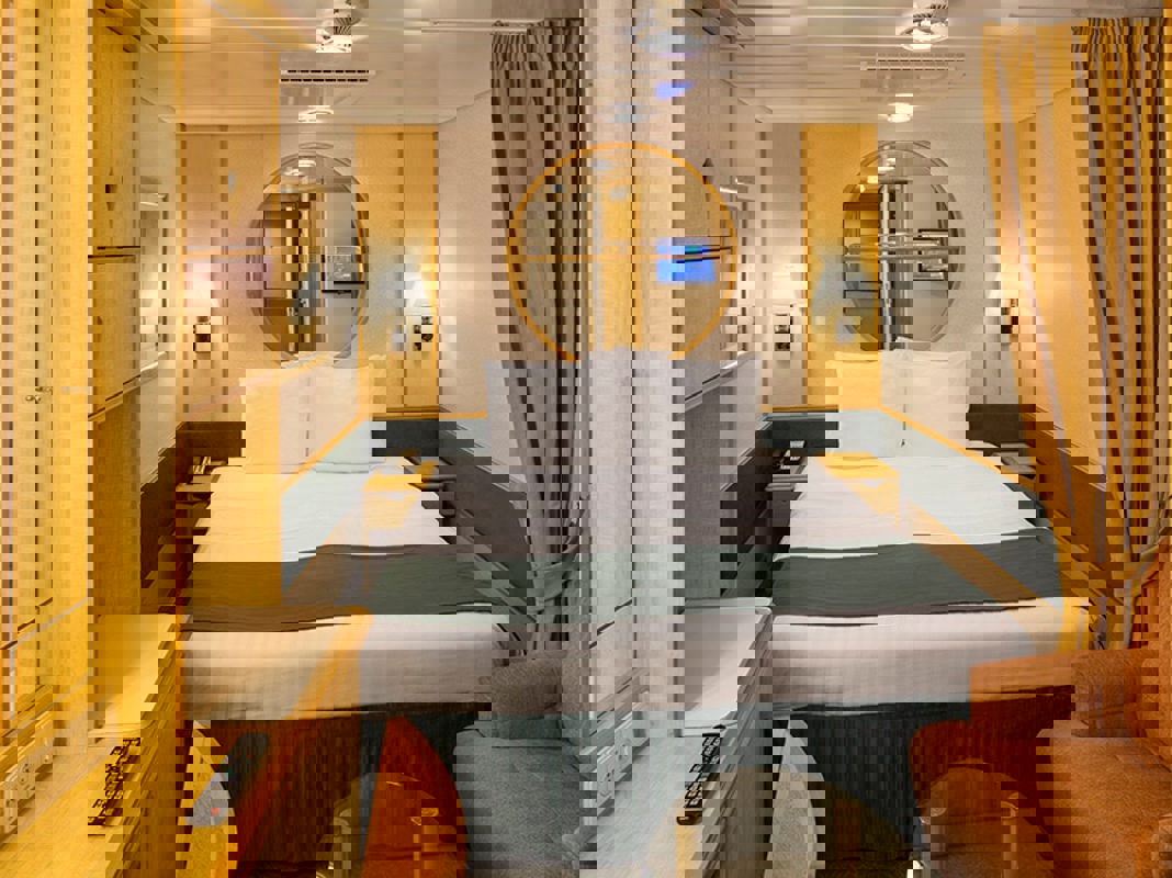 RCI Enchantment of the Seas Connecting Interior.jpg