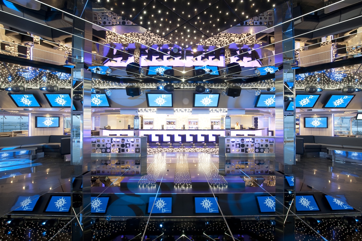 MSC Cruises MSC Magnifica Disco 1.jpg