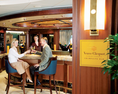 cunard queen victoria veuve clicquot bar.JPG