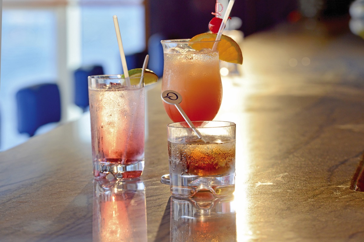 Oceania Cruises Waves Bar 4.jpg