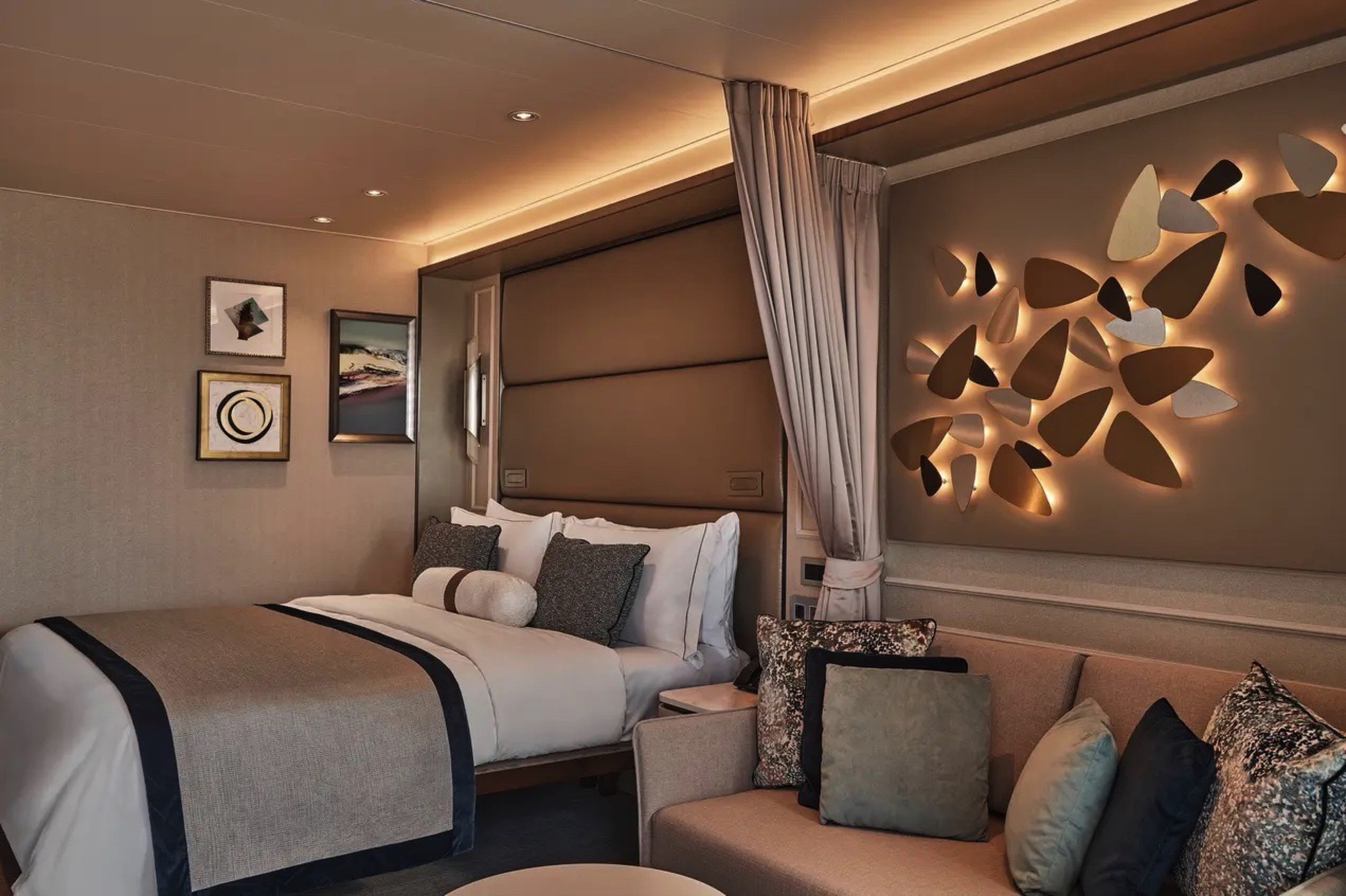 Deluxe Veranda Suite