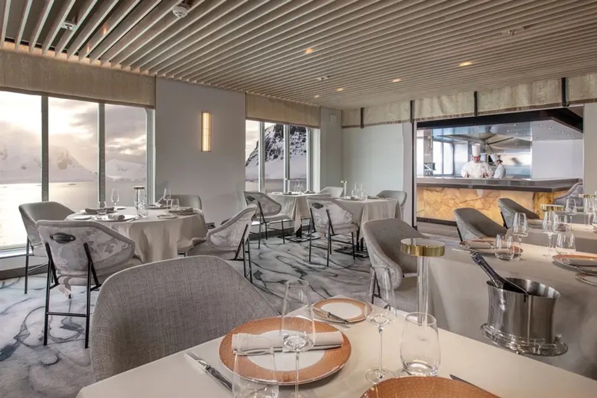 Silversea Cruises Silver Endeavour La Dame 2.jpg