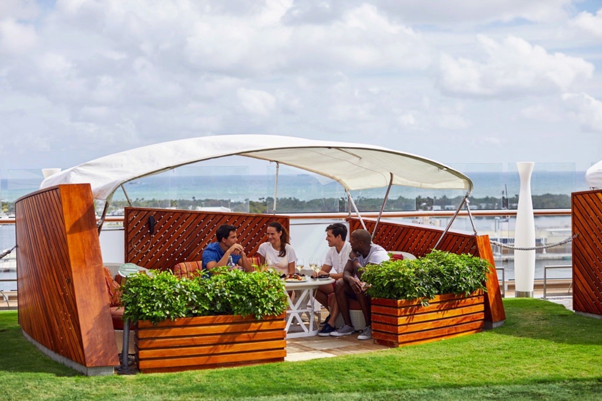 Celebrity Cruises The Lawn Club 8.jpg