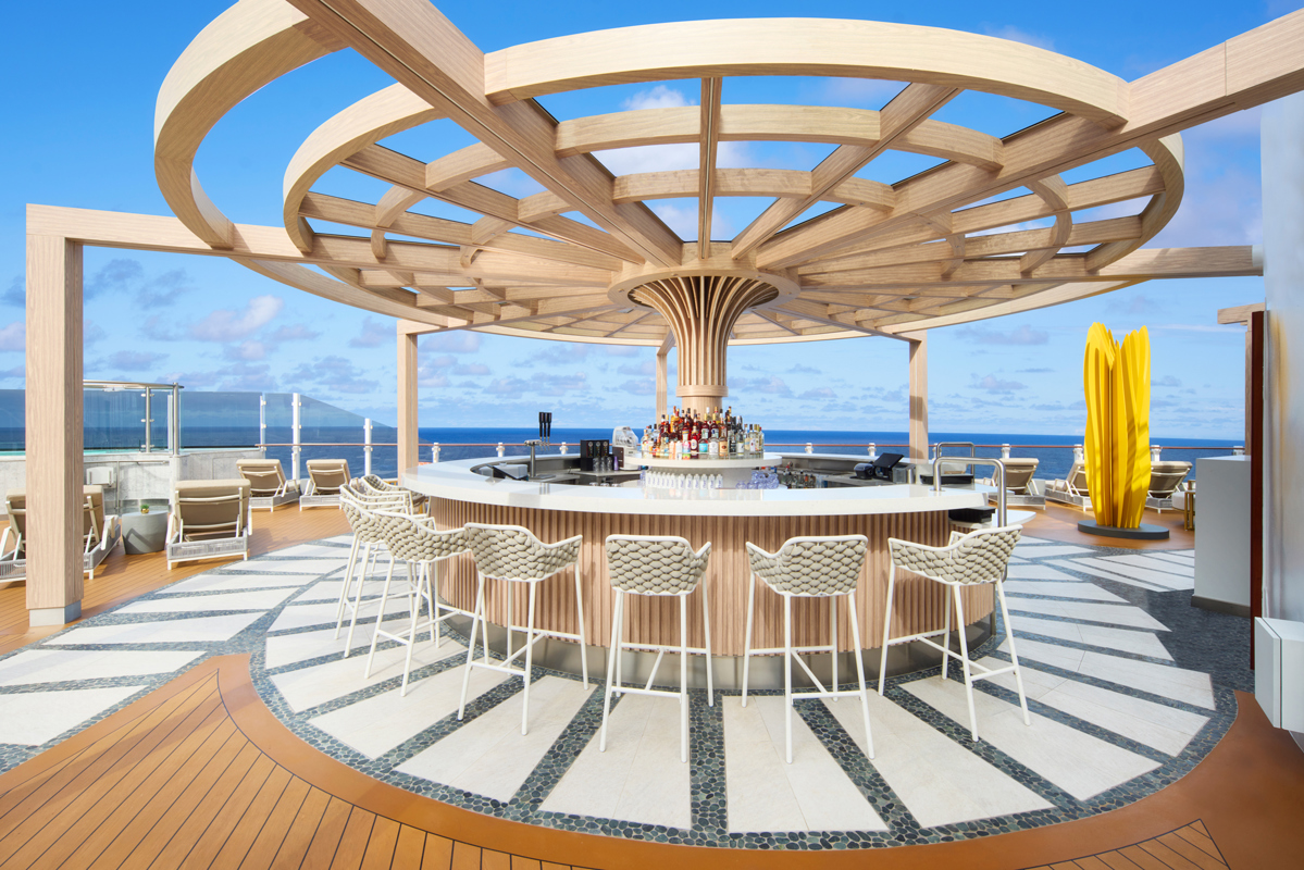 NCL Prima Vibe Beach Club Bar