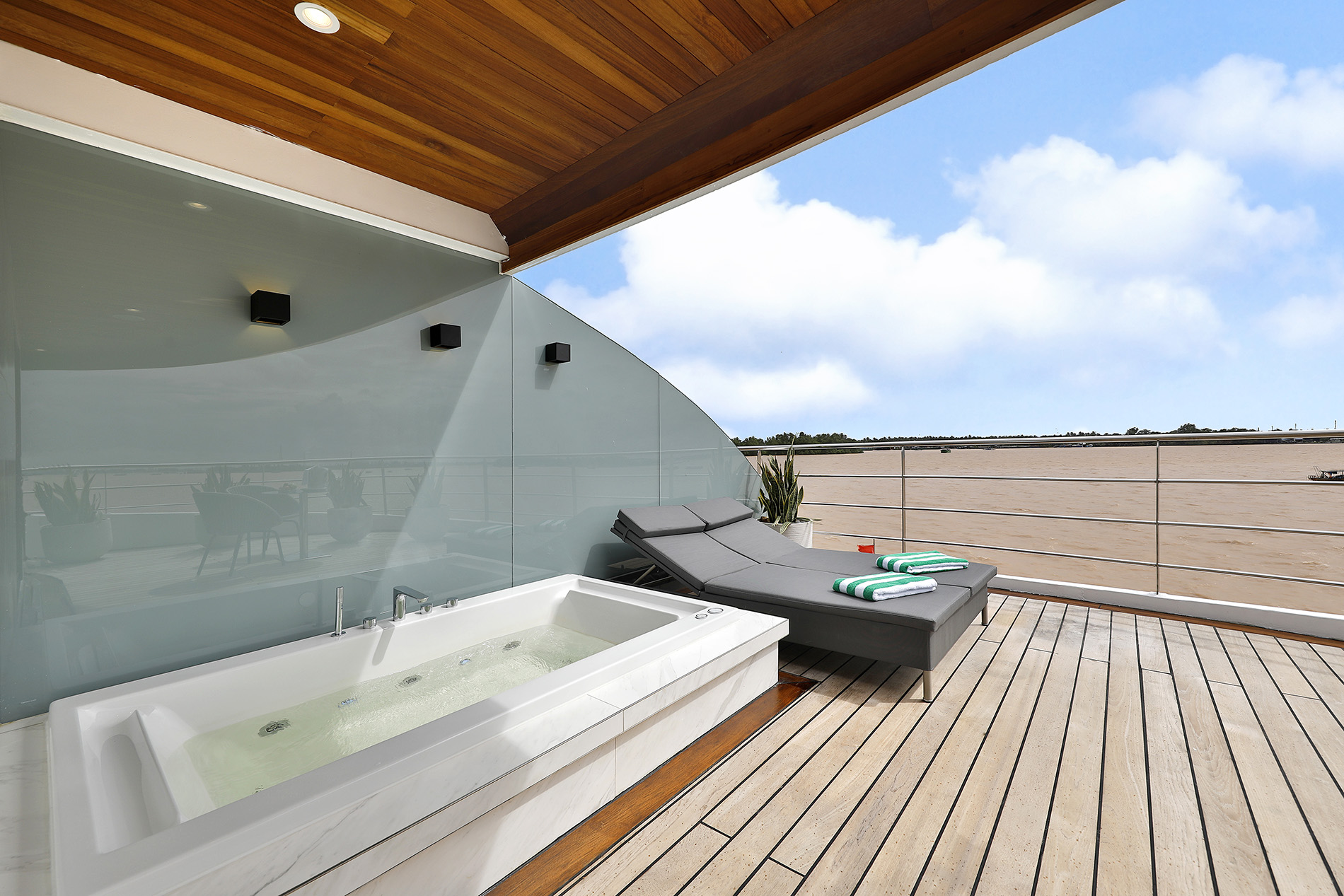 Owner's One-Bedroom Suite - Deck 4