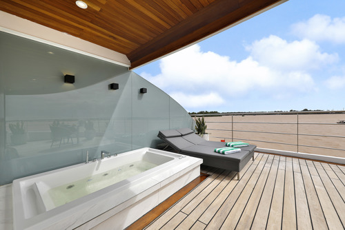 Owner's One-Bedroom Suite - Deck 4