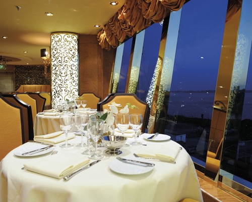 MSC Cruises MSC Fantasia II Cerchio d'Oro 3.jpg