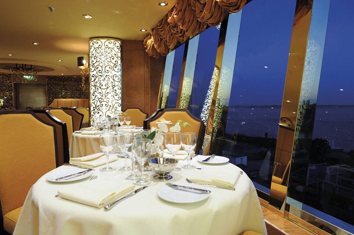 MSC Cruises MSC Fantasia II Cerchio d'Oro 3.jpg