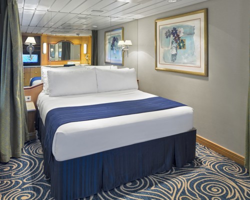 RCI Grandeur of the Seas - Owners Suite 2.jpg
