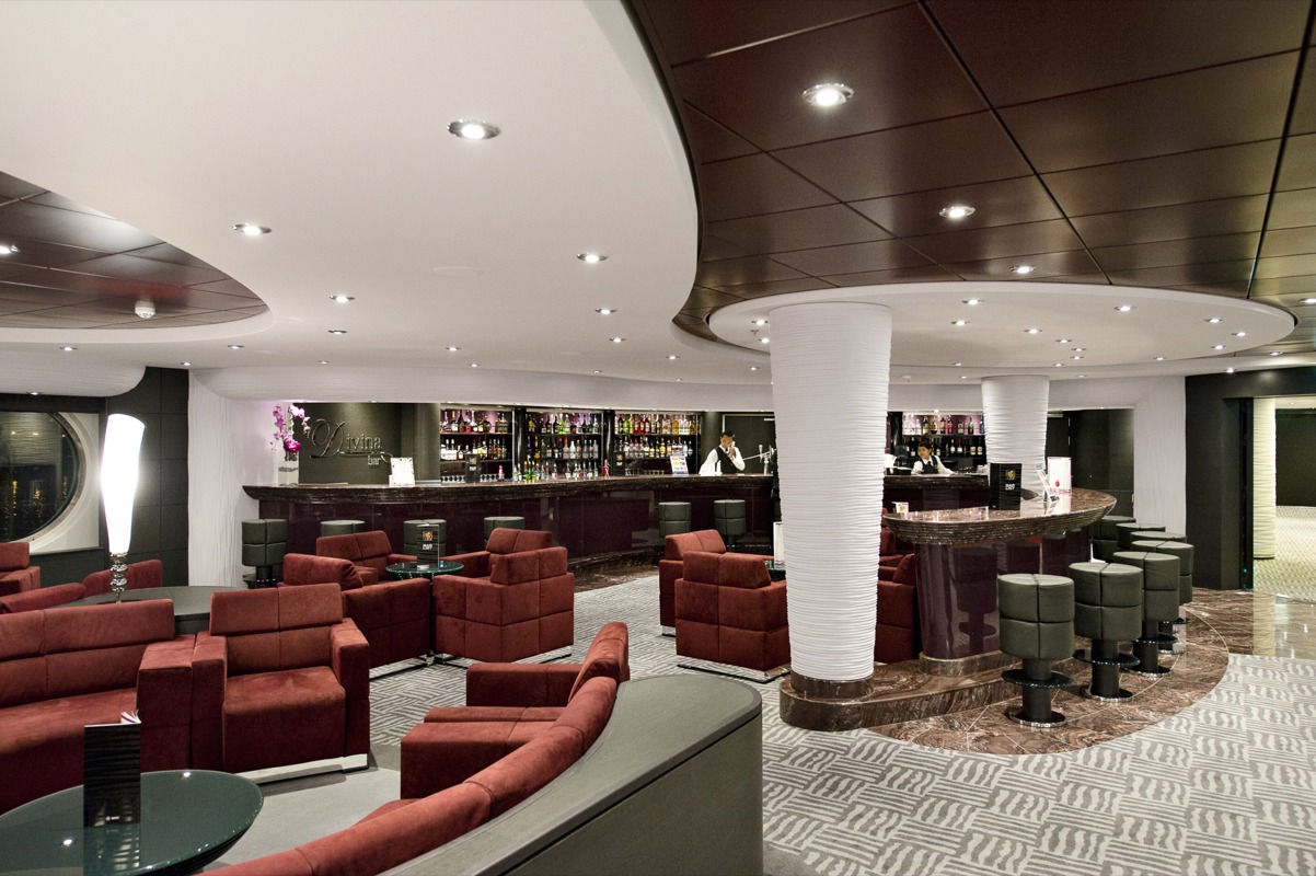 MSC Fantasia Class divina bar.jpg
