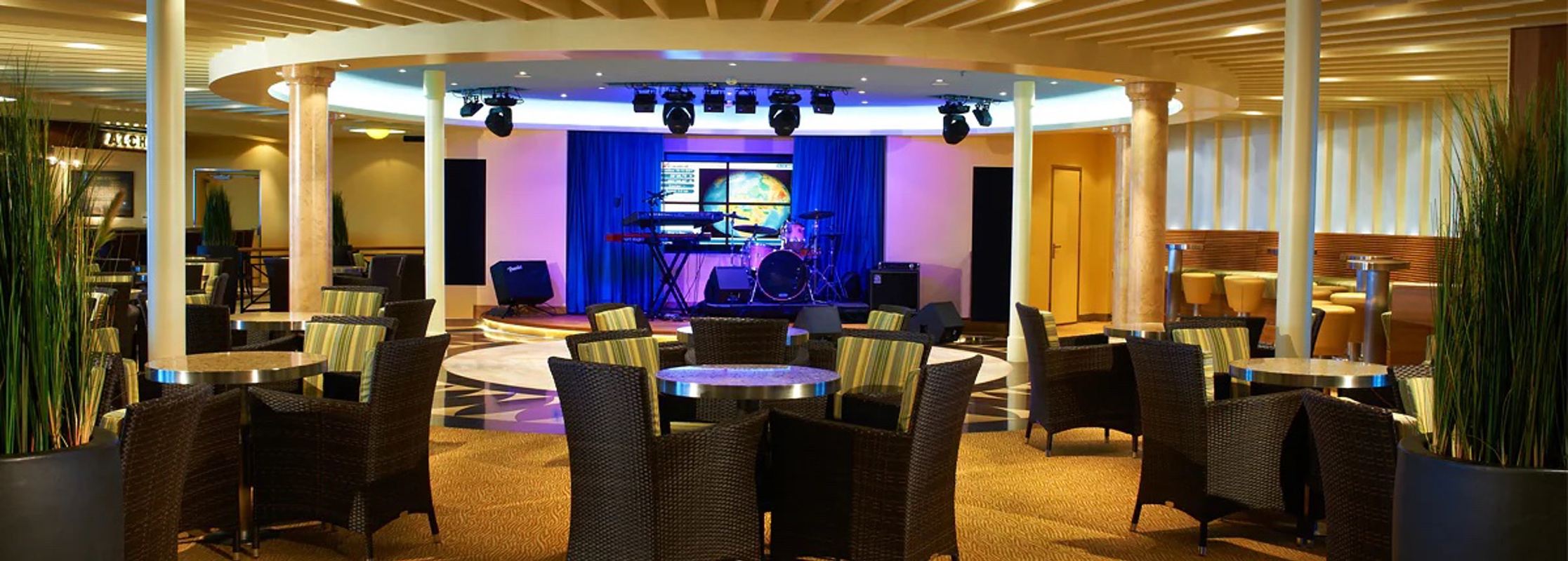 Carnival Cruise Line Ocean Plaza 1.jpg