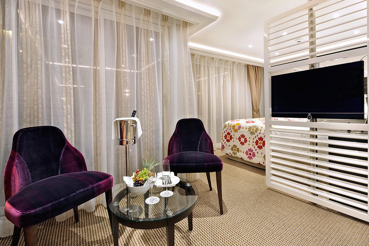 AmaWaterways AmaMora Accommodation Suite 2.jpg