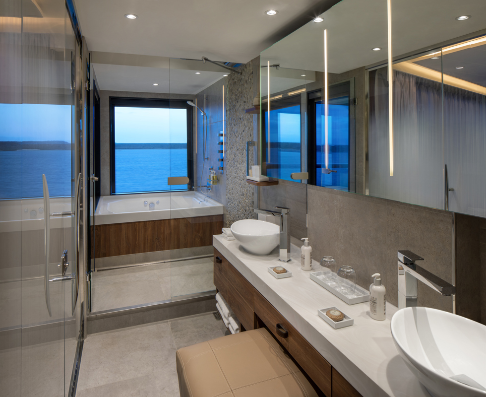 CEL FL Royal Suite Bathroom
