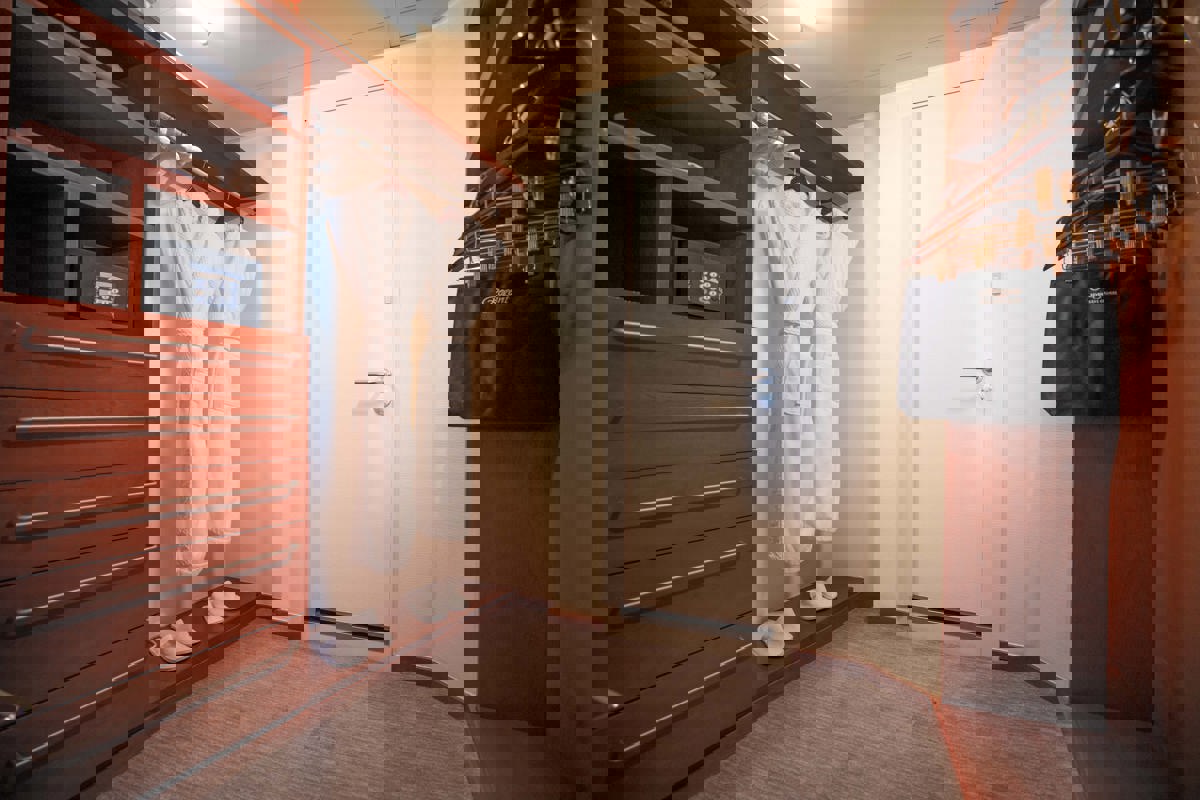 Regent Seven Seas VOYAGER Seven Seas Suite 2.jpg