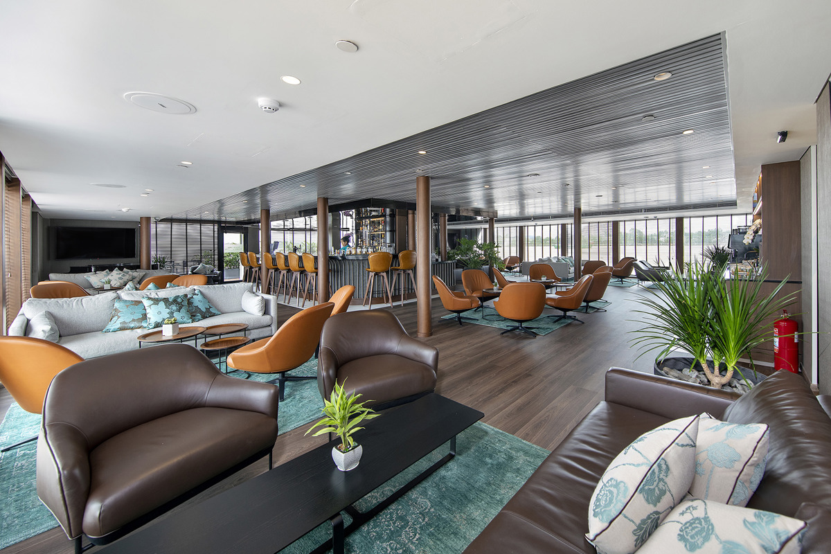 Emerald Waterways - Emerald Harmony - Horizon Bar and Lounge _25_.jpg