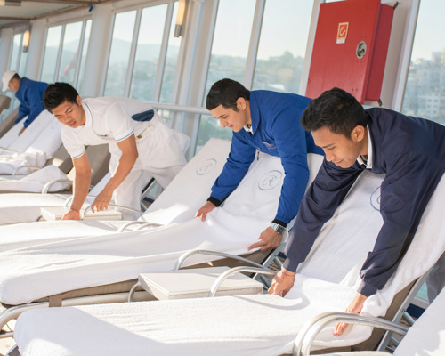 Regent Seven Seas VOYAGER Pool Deck 1.jpg