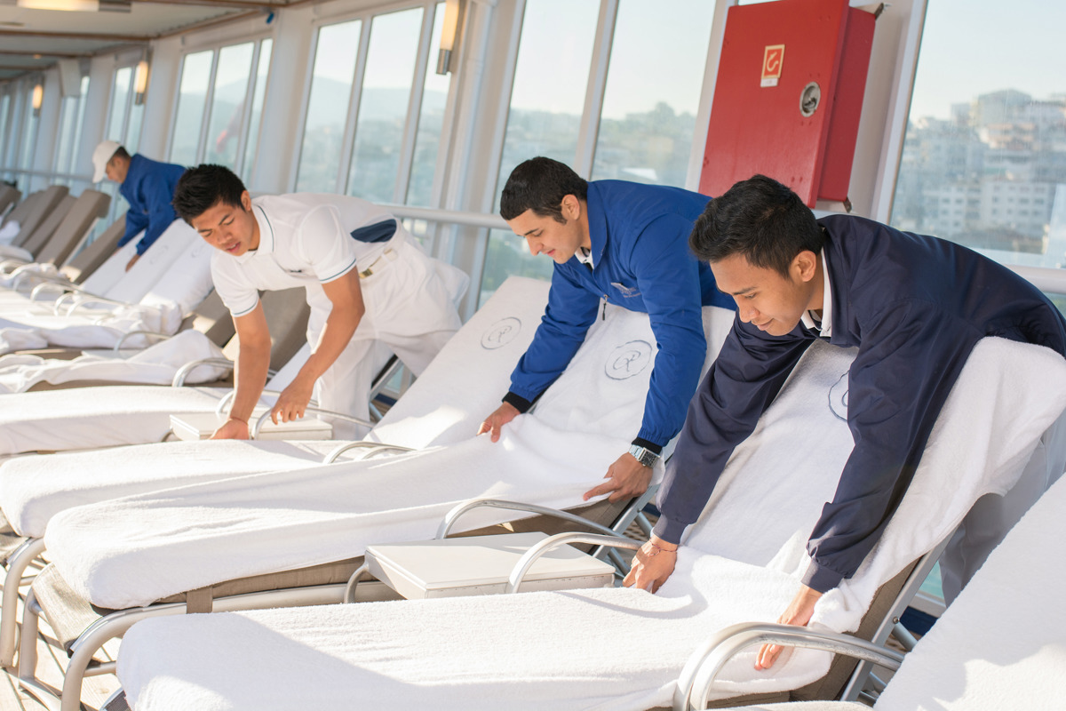 Regent Seven Seas VOYAGER Pool Deck 1.jpg