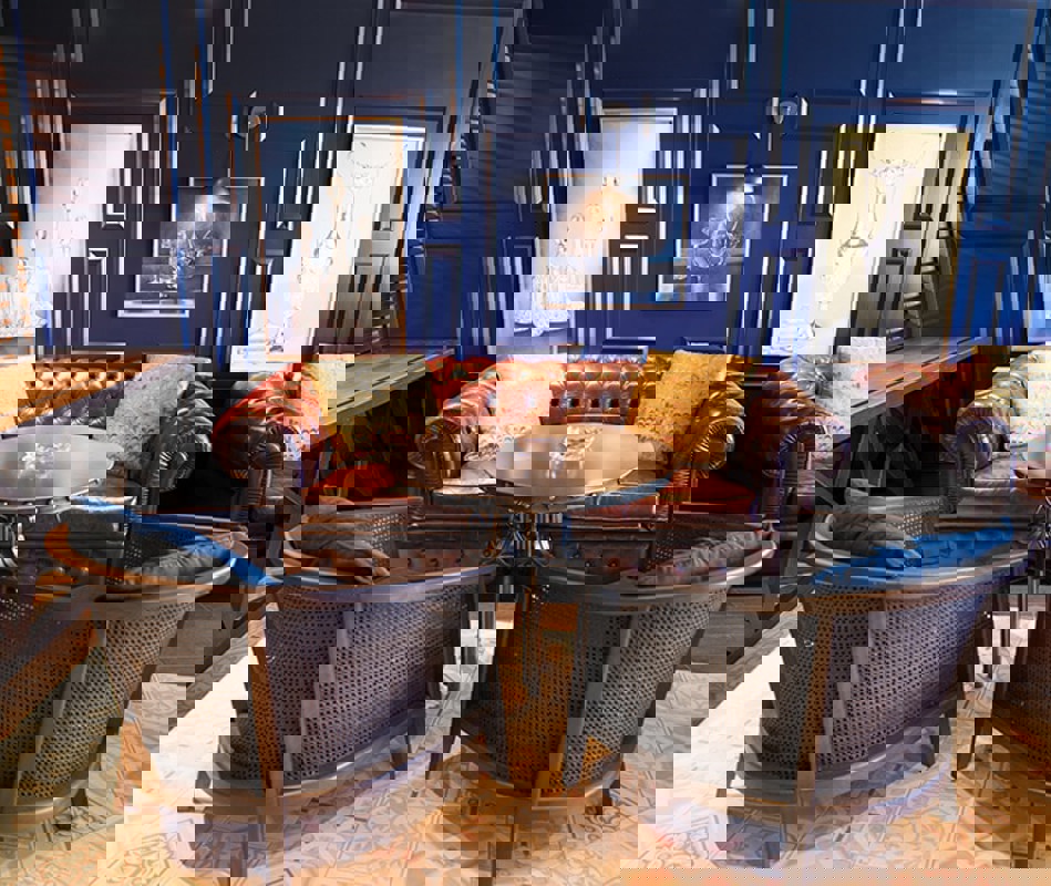 connoisseur club.jpg