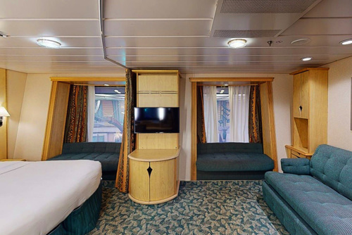 Spacious Promenade View Interior